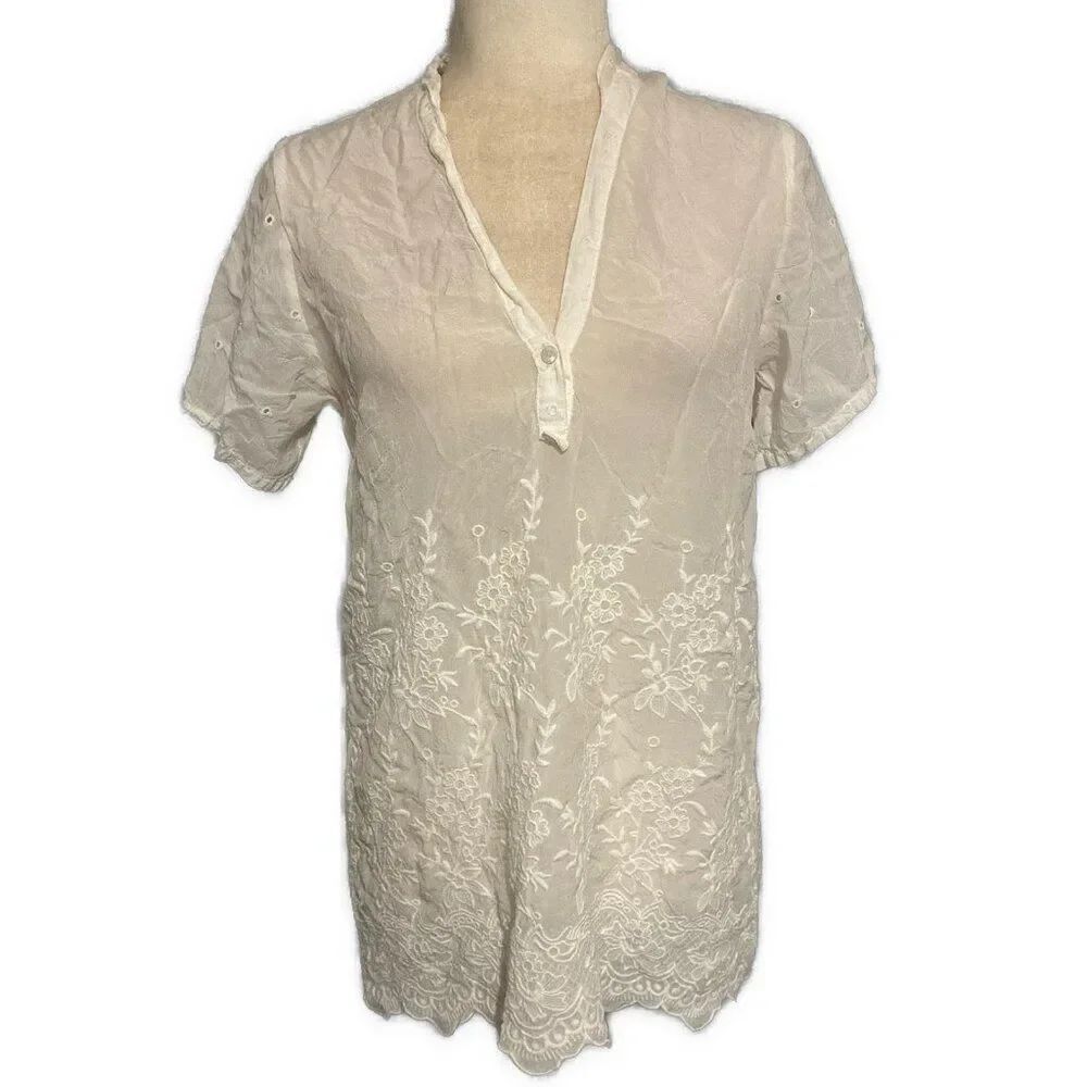 johnny was solid white V Neck lace eyelet embroidered floral short sleeve top Xs
